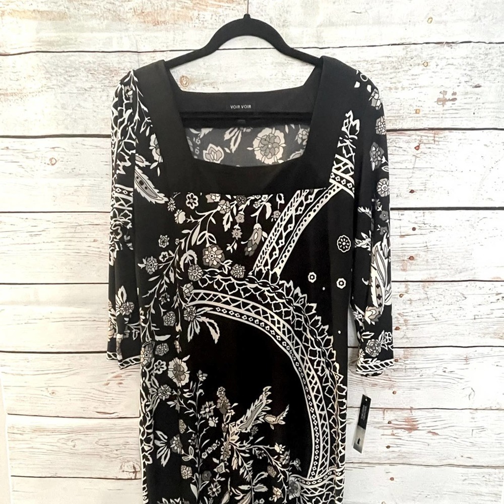 Vior Vior Back and White Floral Print Long-Sleeve Sheath Dress